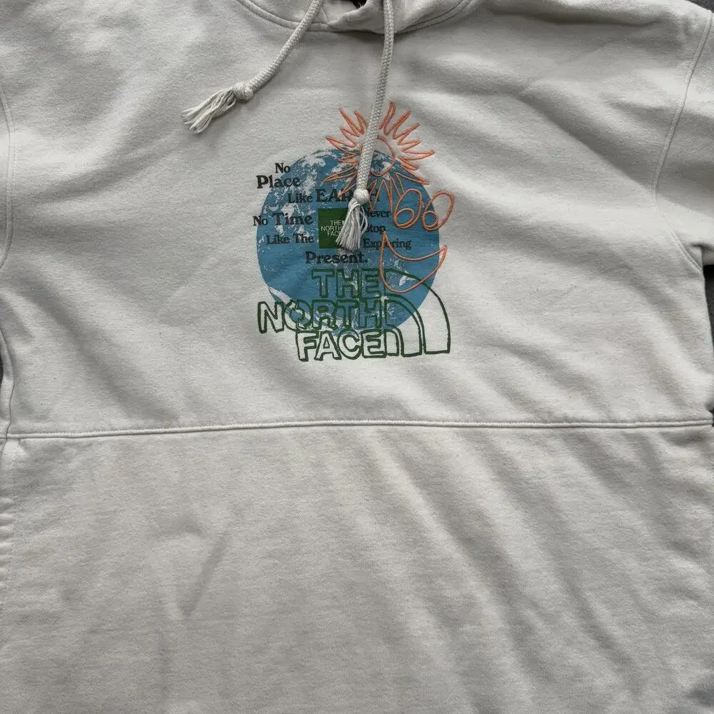 The North Face Hoodie Mens Medium Earth Graphic Slogan Pullover Fleece Outdoors.
